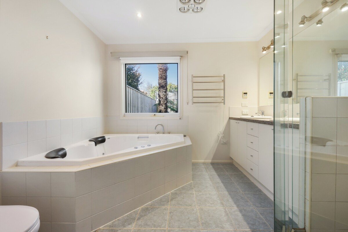 2 / 18 Lynette Avenue BEAUMARIS - Residential for lease