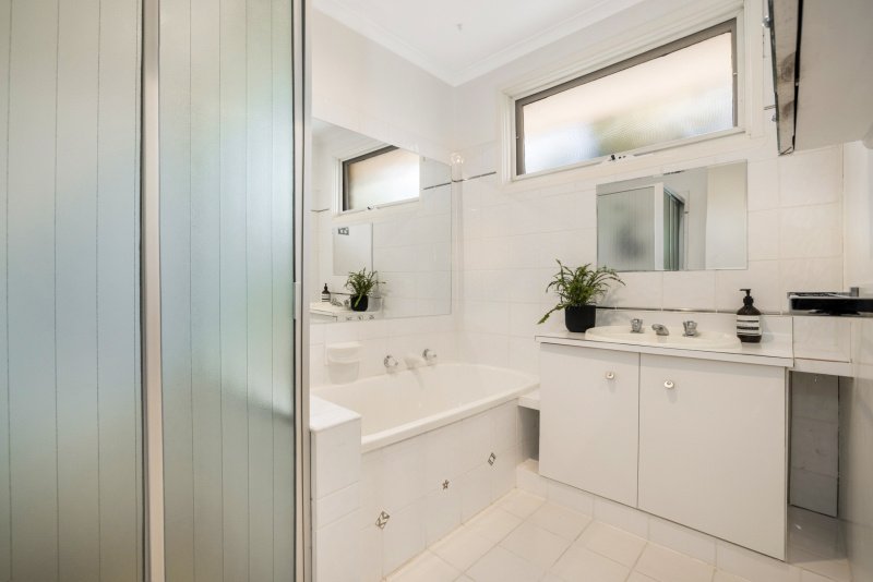 2 / 2-4 Leigh Street MOUNT WAVERLEY - Residential for sale
