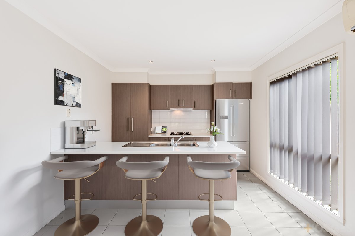 2 / 2 Lauraville Avenue Werribee - Residential for sale