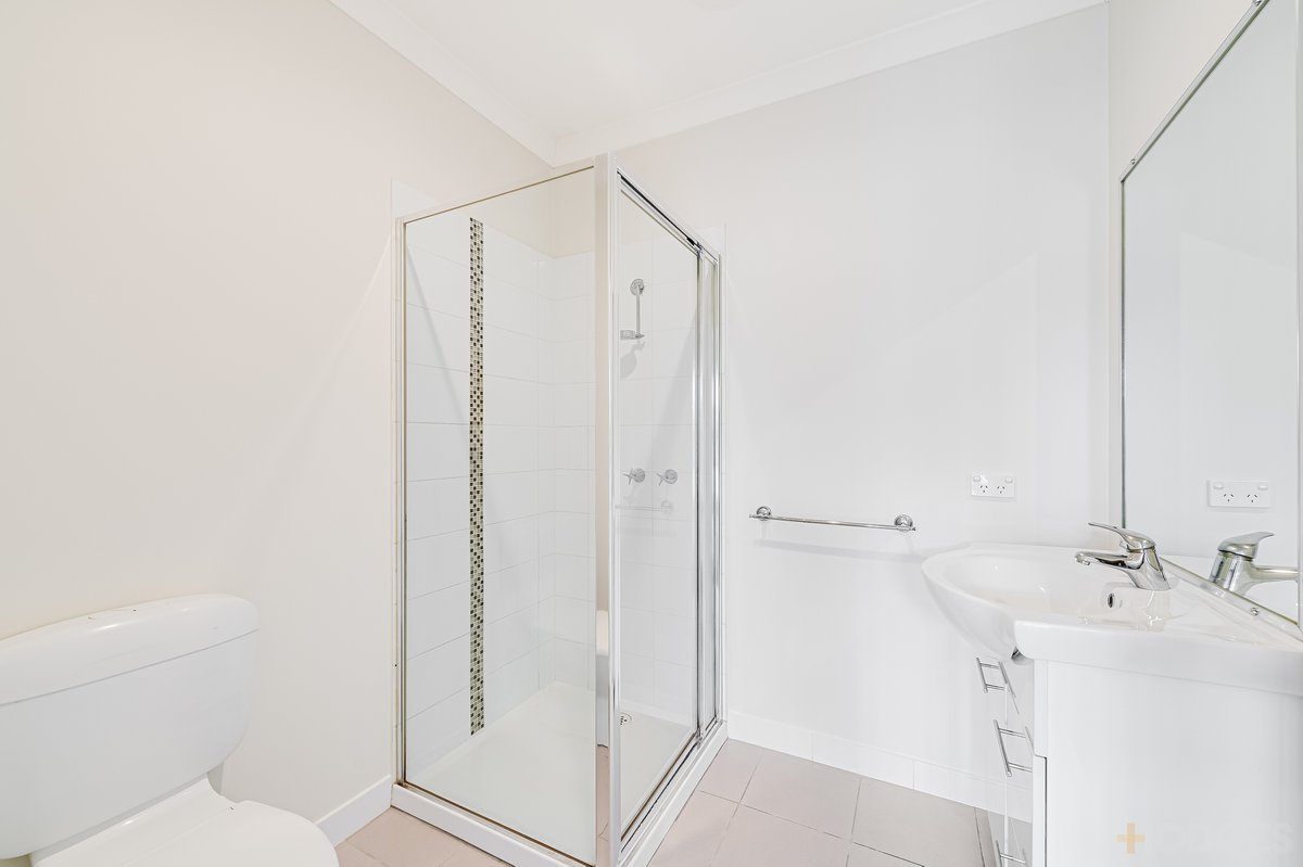 2 / 2 Lauraville Avenue Werribee - Residential for sale