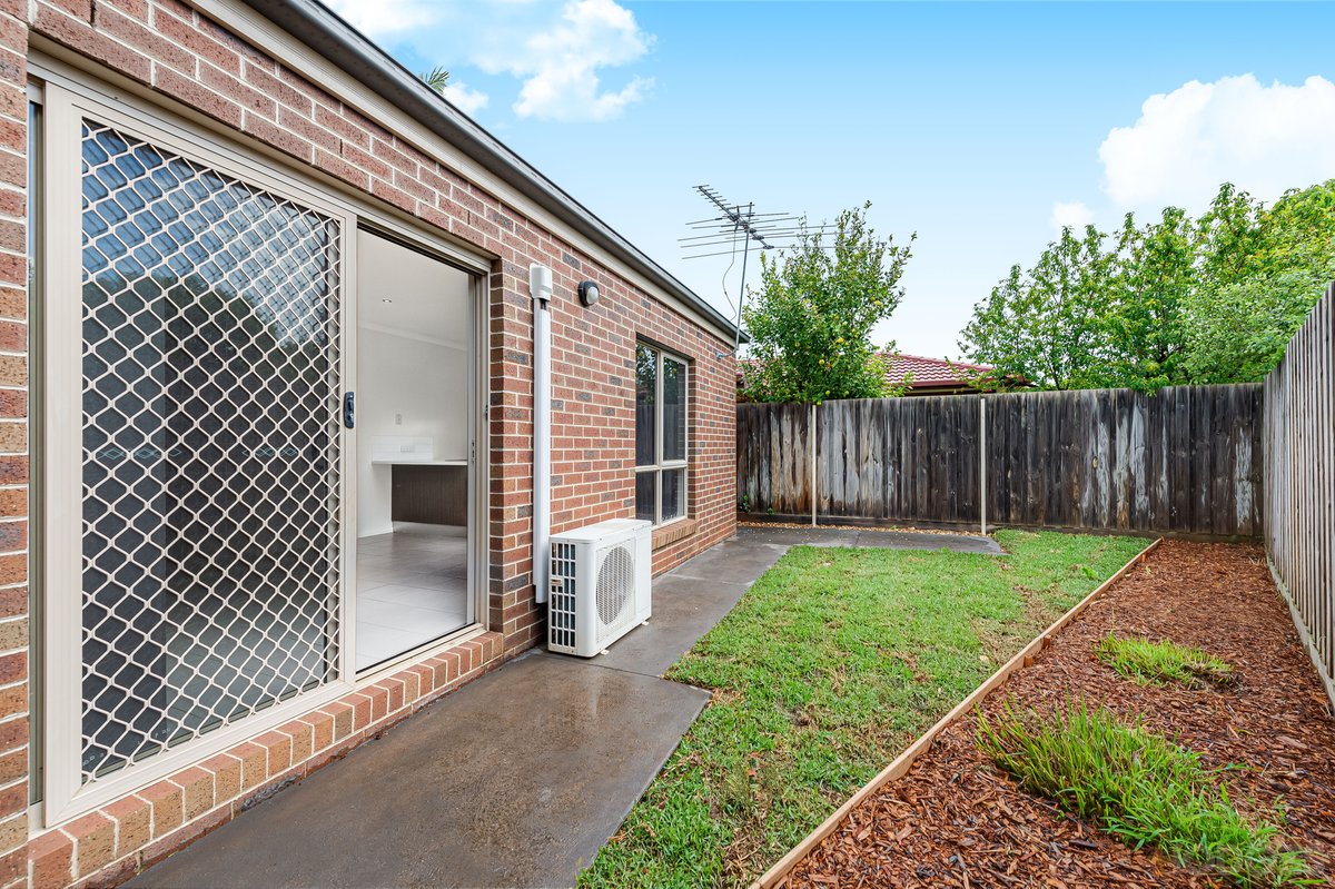 2 / 2 Lauraville Avenue Werribee - Residential for sale