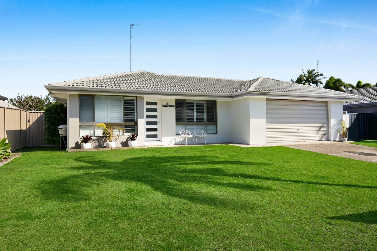 22 Manakin Avenue, BURLEIGH WATERS QLD 4220