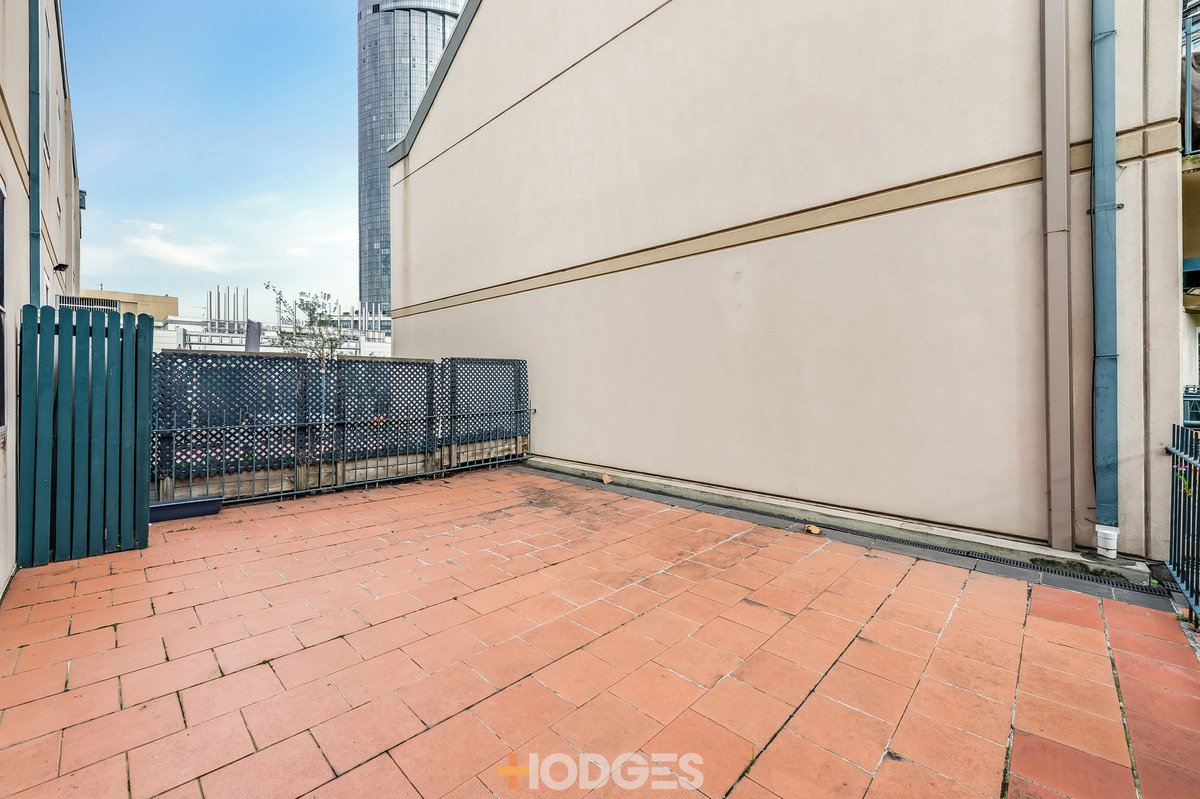 2 / 2 Moore Street Southbank - Residential for lease