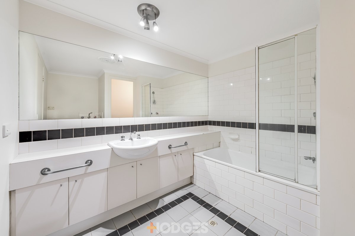 2 / 2 Moore Street Southbank - Residential for lease