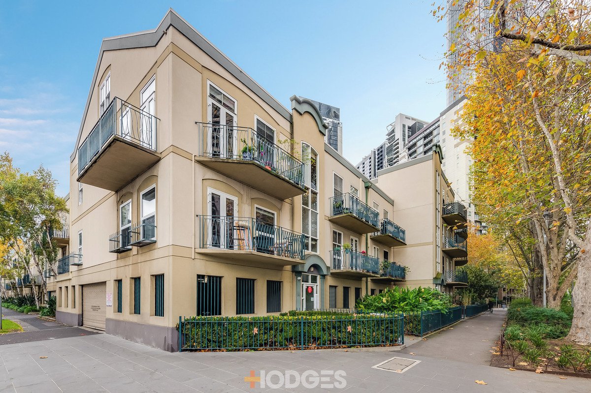 2 / 2 Moore Street Southbank - Residential for lease