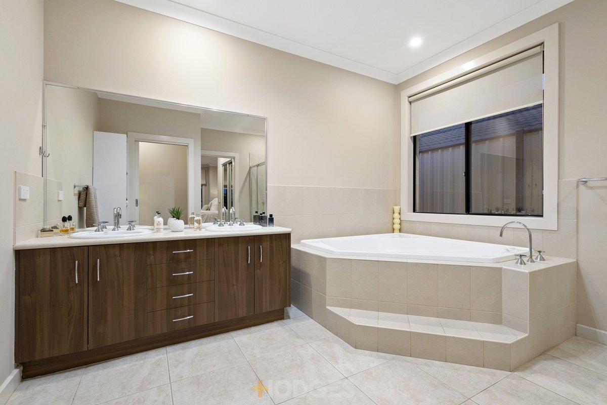 22 Phoenix Avenue Hoppers Crossing - Residential for sale