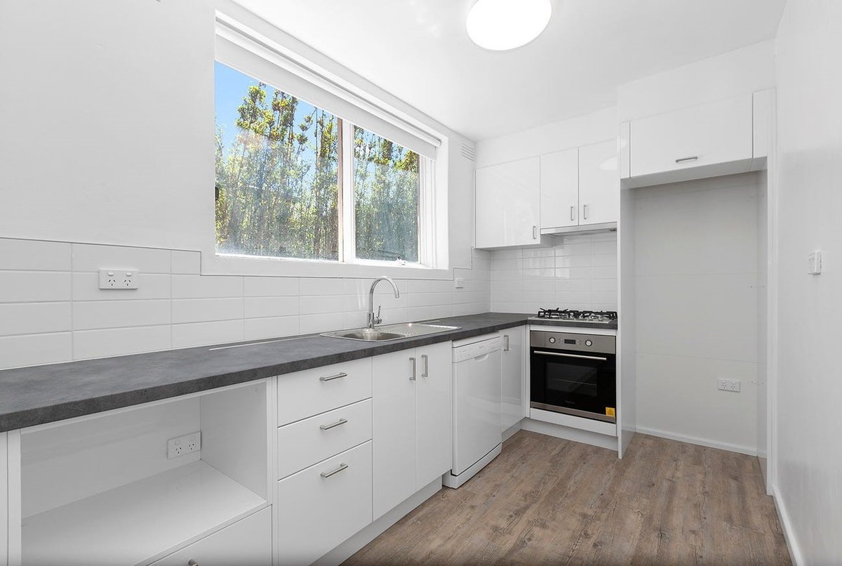 2 / 2 Thomson Rise Parkdale - Residential for lease