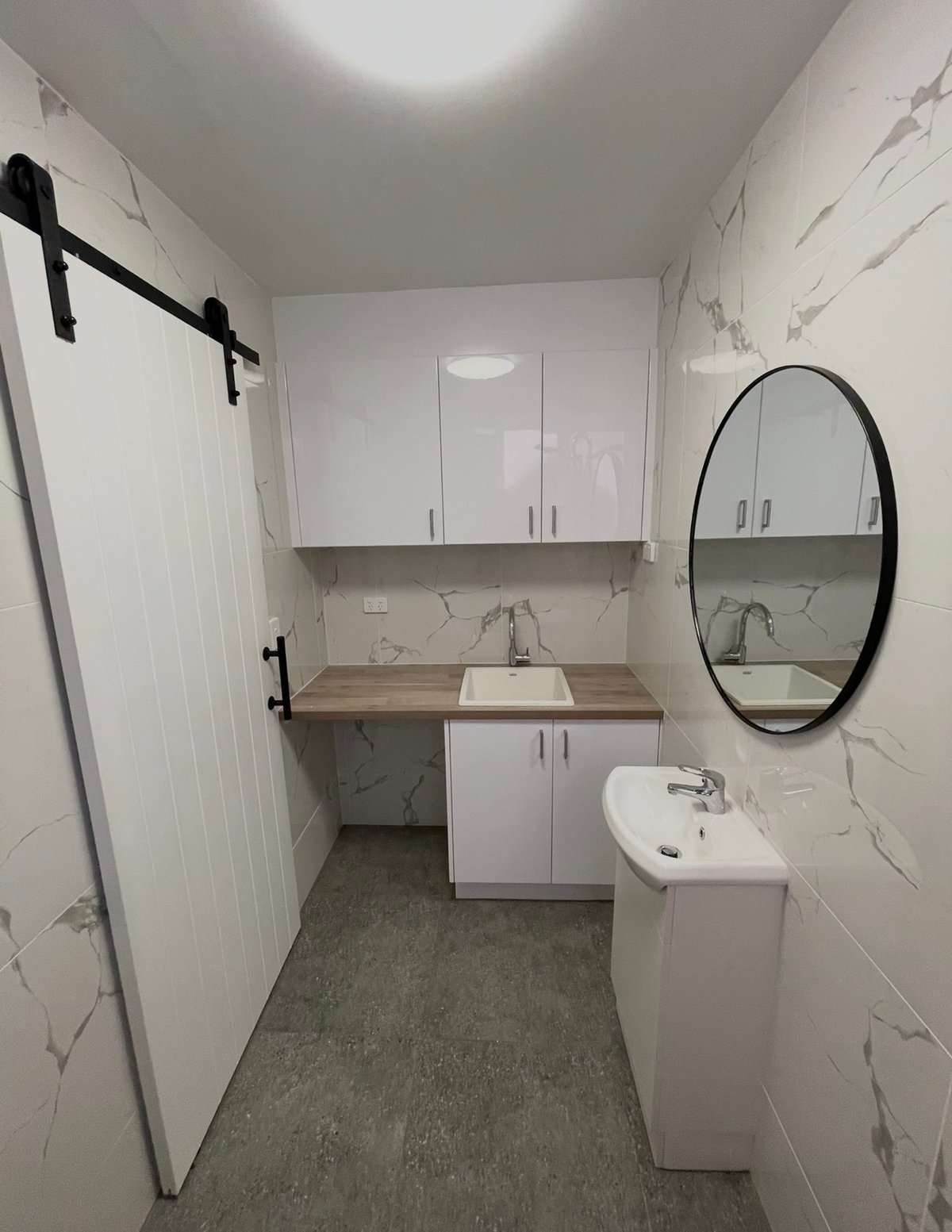 2 / 2 Thomson Rise Parkdale - Residential for lease