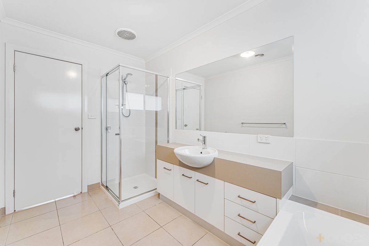 2 / 205 Hogans Road Hoppers Crossing - Residential for sale