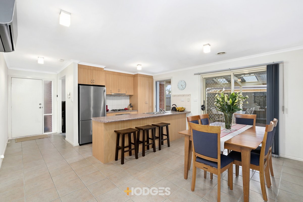 2/21 Kelvin Grove Werribee - Residential for sale