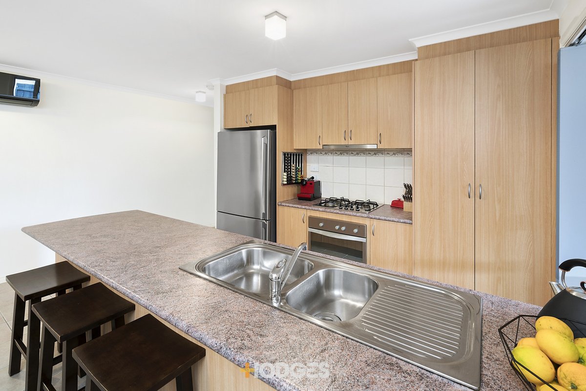 2/21 Kelvin Grove Werribee - Residential for sale