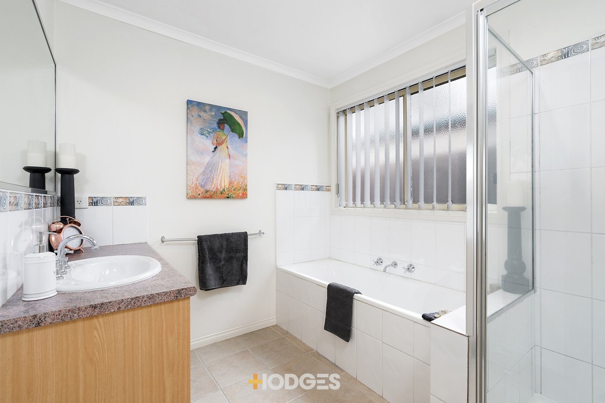 2/21 Kelvin Grove Werribee - Residential for sale