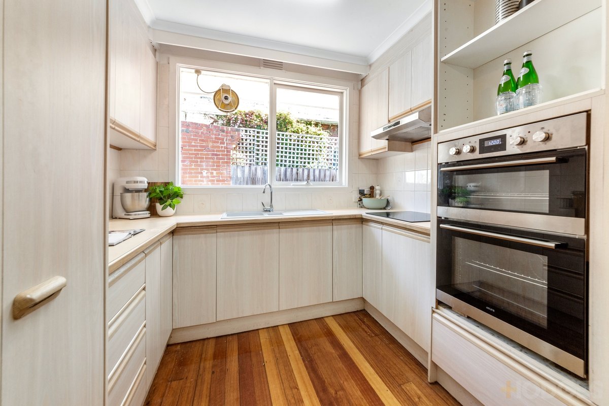 2 / 21 Linacre Road Hampton - Residential for sale