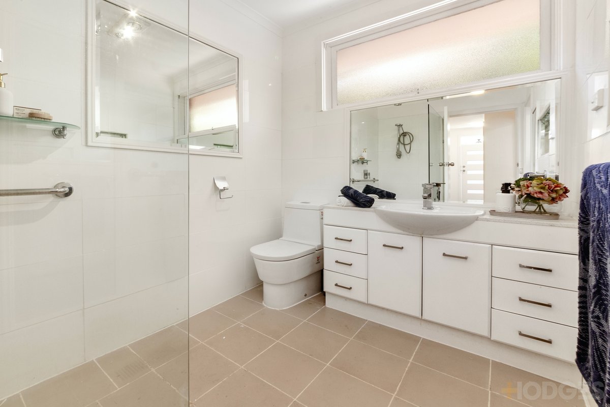2 / 21 Linacre Road Hampton - Residential for sale