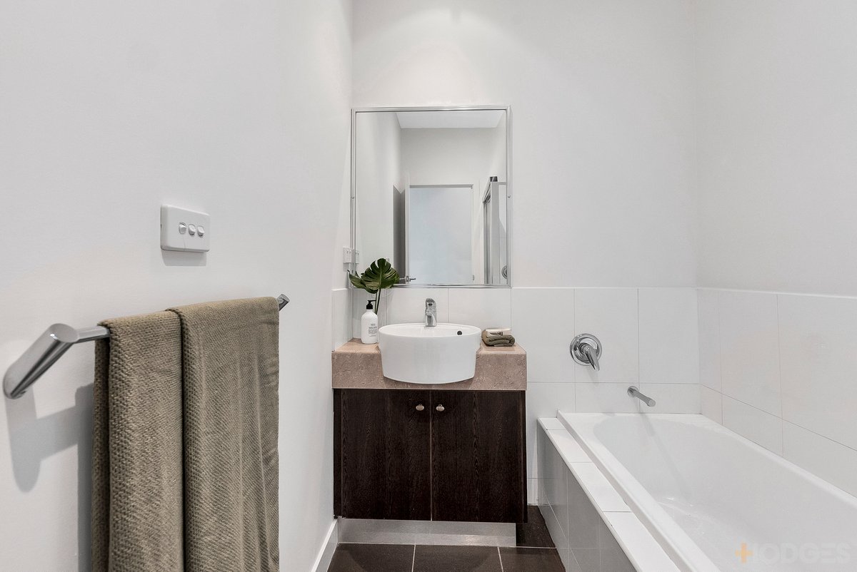 2 / 26 Bondi Road Bonbeach - Residential for sale