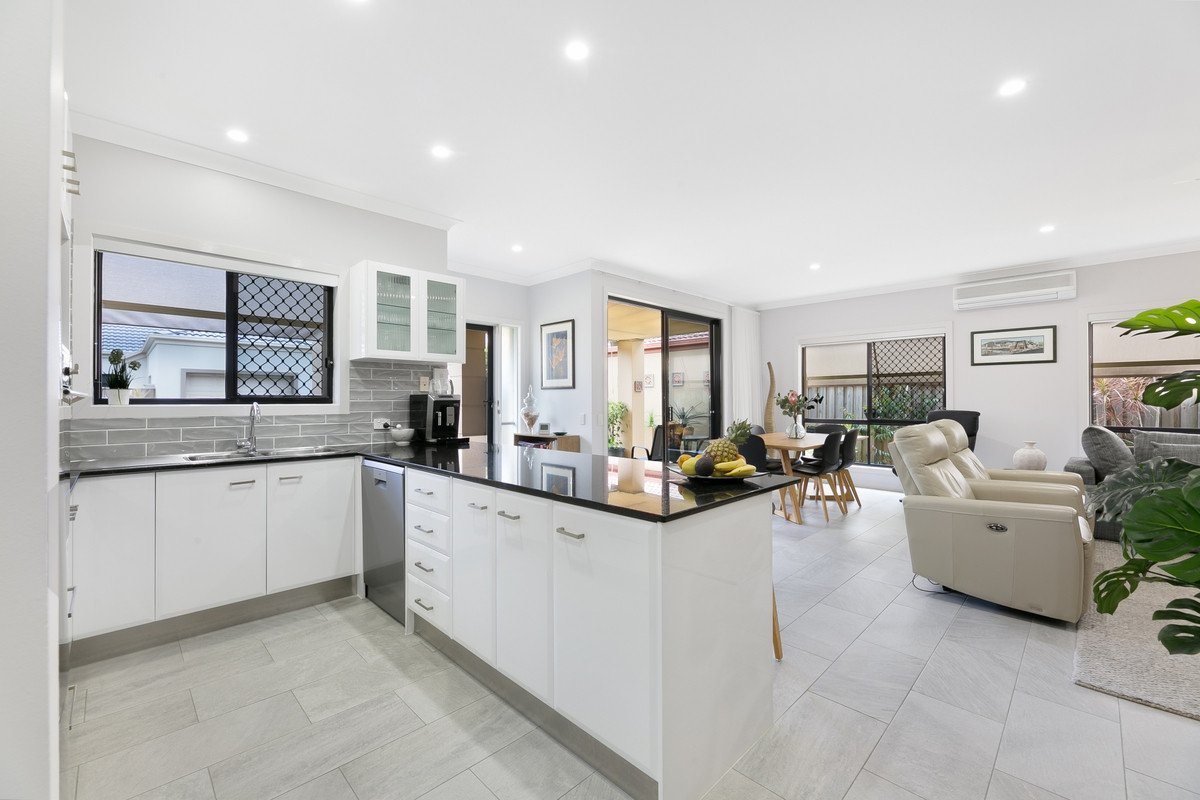 2/27-33 Beachcomber Court, Burleigh Waters QLD 4220