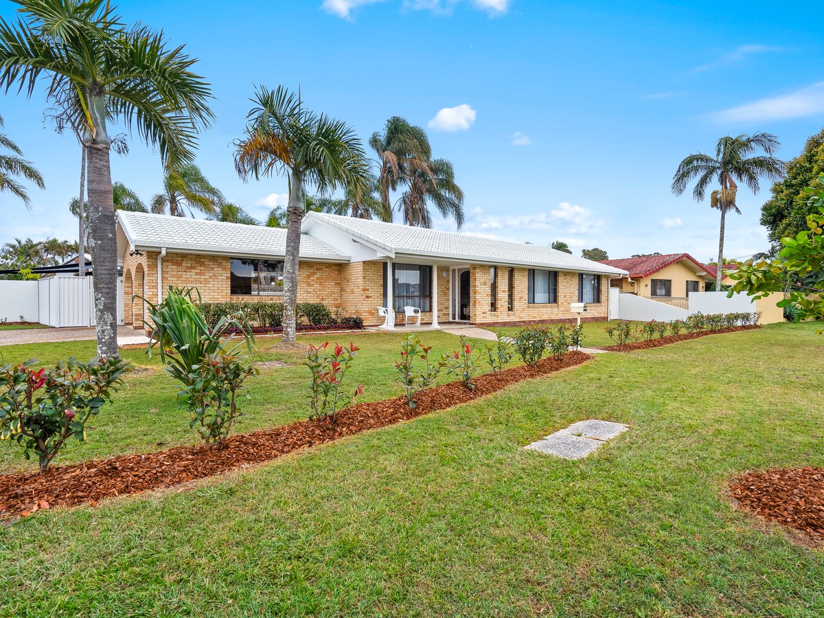 227 Mallawa Drive, PALM BEACH QLD 4221