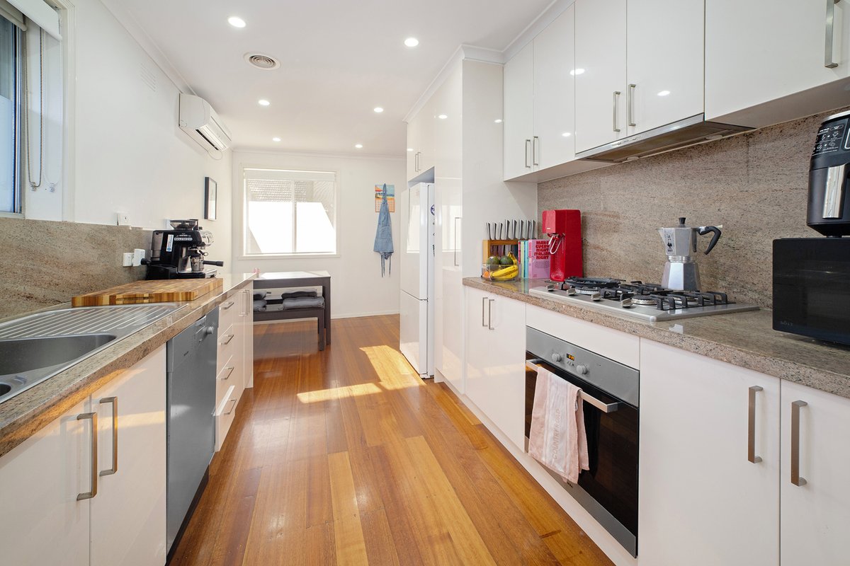 2 / 30 Foote Street Brighton - Residential for lease