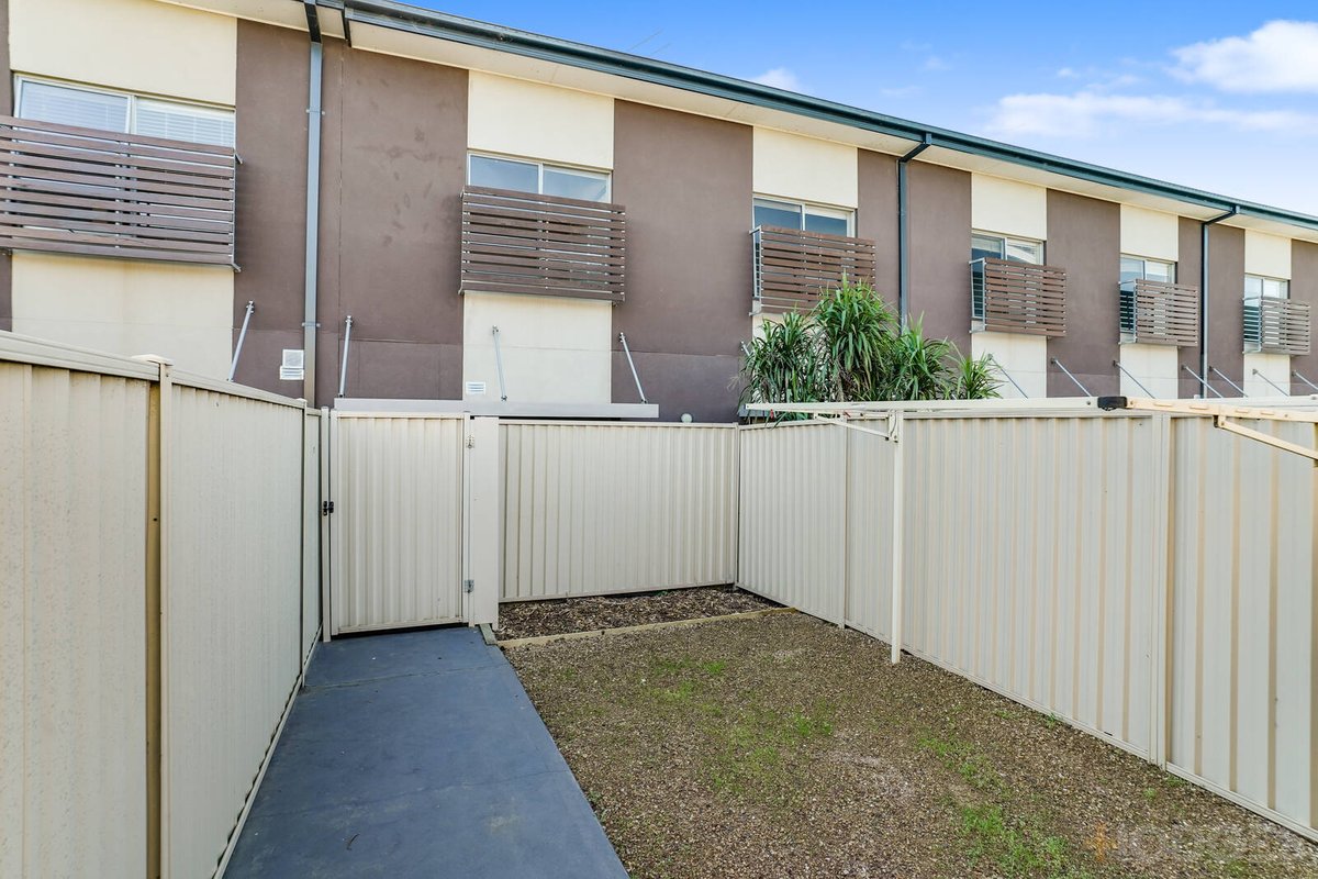2 / 37 Tom Roberts Parade Point Cook - Residential for sale
