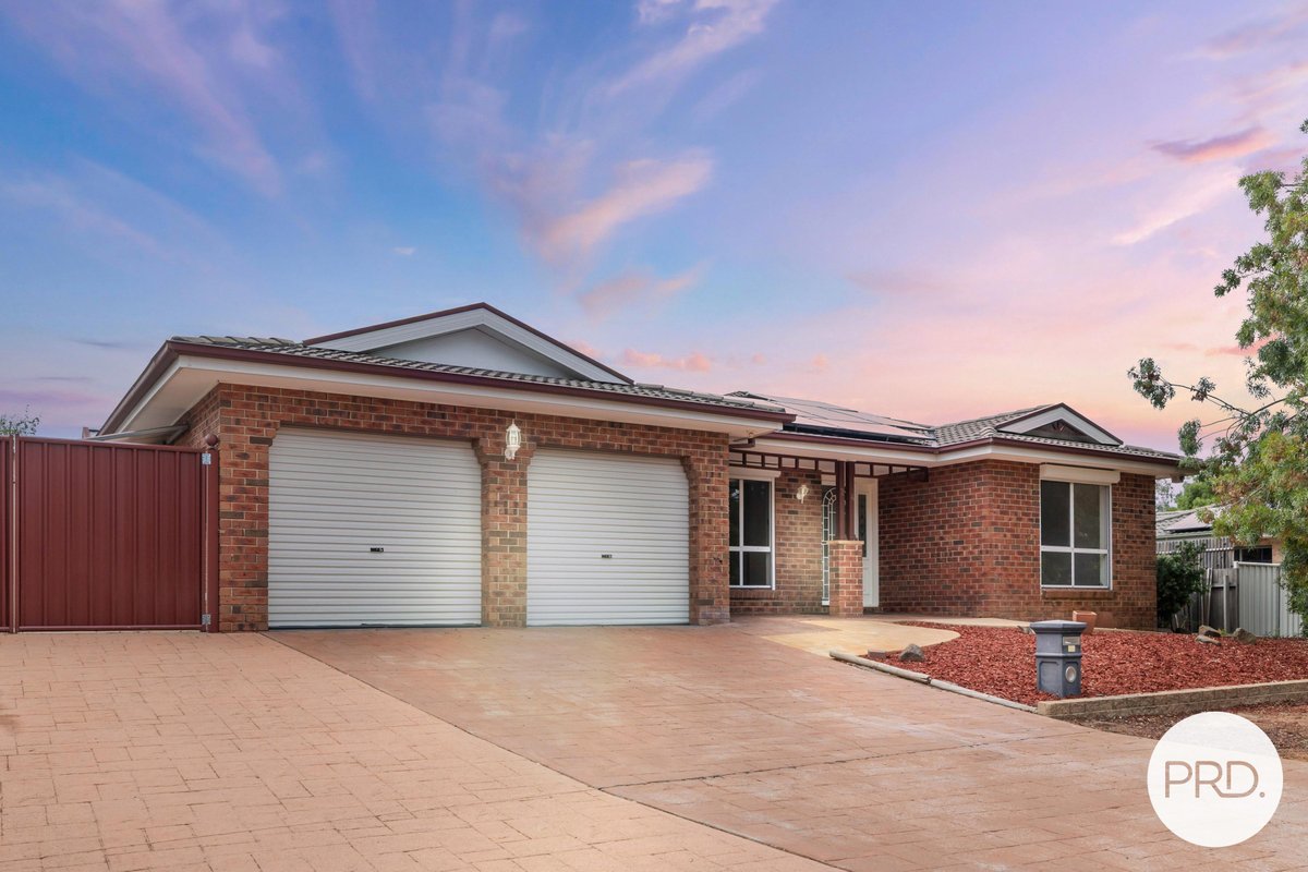24 Buckmaster Crescent, DUNLOP ACT 2615