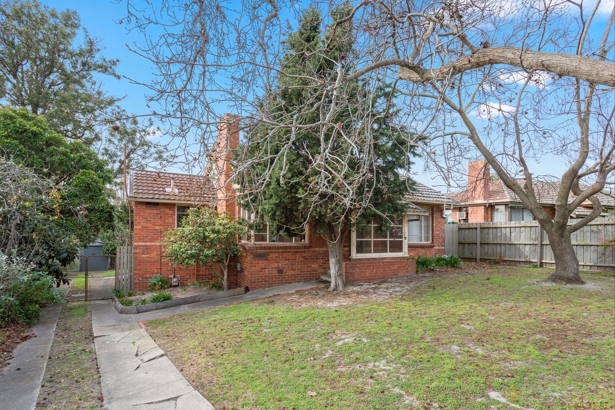 24 Burt Crescent Hampton East - Residential for sale