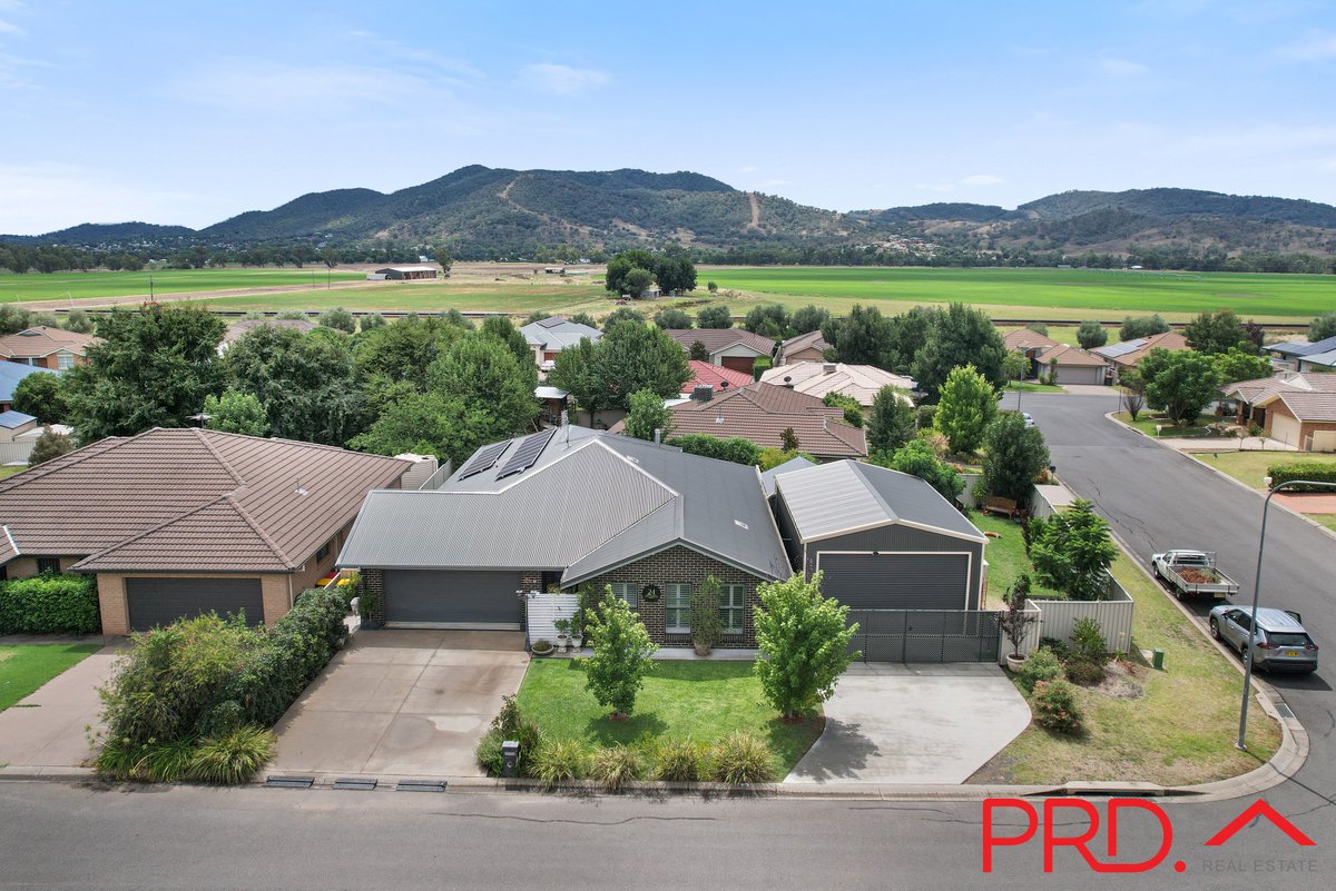 24 Hibiscus Way, TAMWORTH NSW 2340