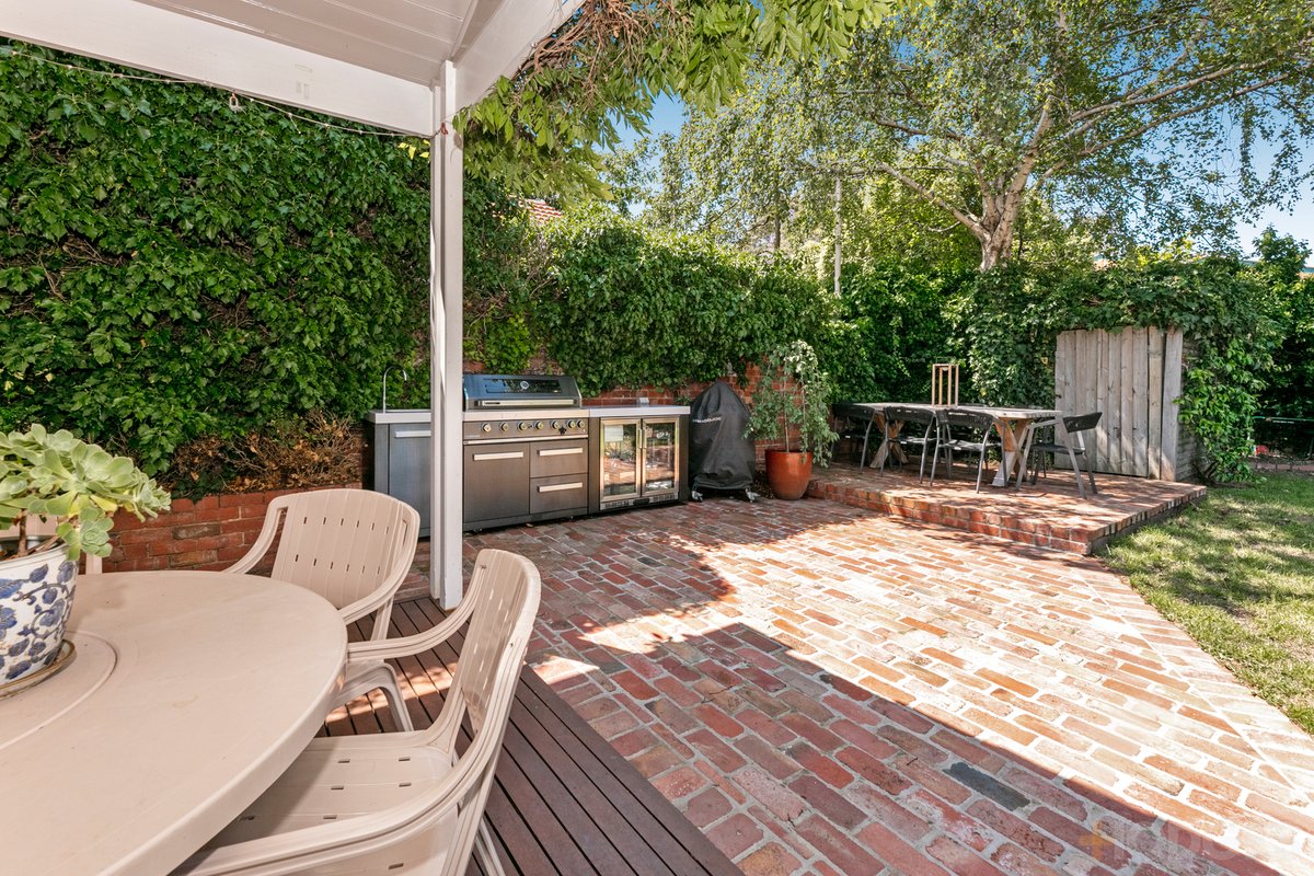 24 Imbros Street Hampton - Residential for sale