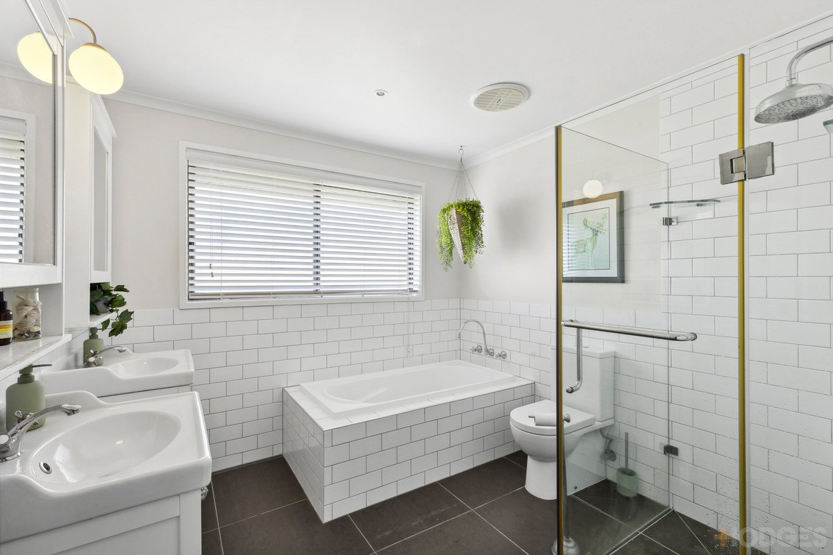 24 Riviera Crescent Ocean Grove - Residential for sale