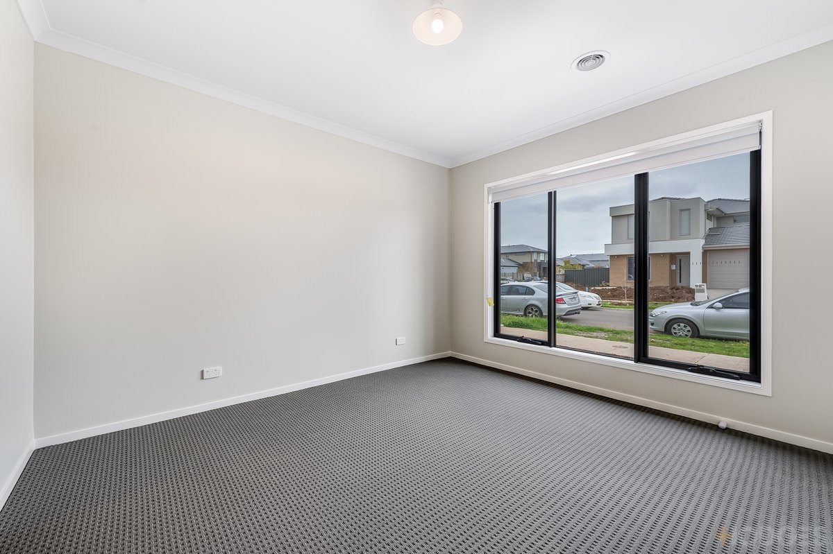 24 Tapioca Street Manor Lakes - Residential for sale