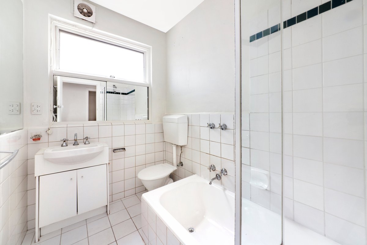 2 / 5 Addison Street Elwood - Residential for lease