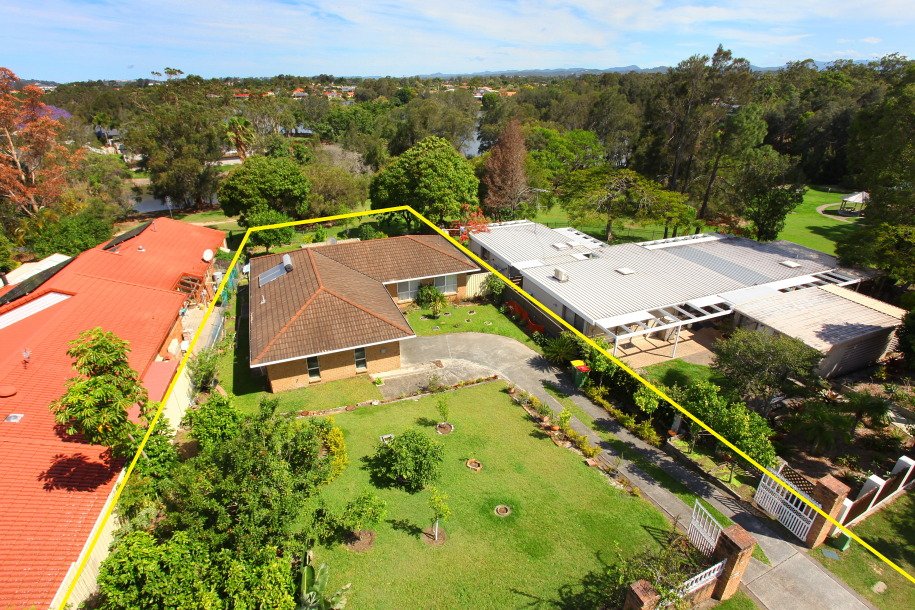 25 Beauty Point Drive, ROBINA QLD 4226