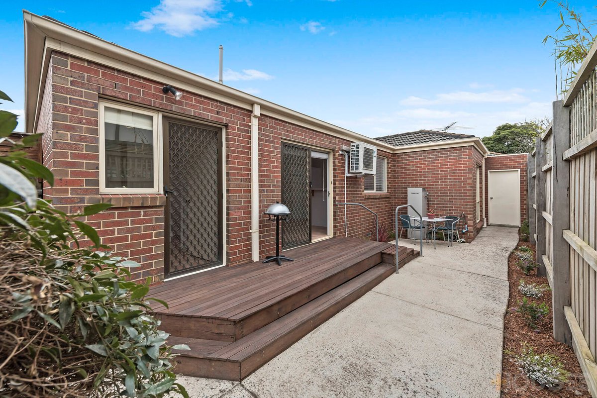 2 / 5 Biscop Road Moorabbin - Residential for sale