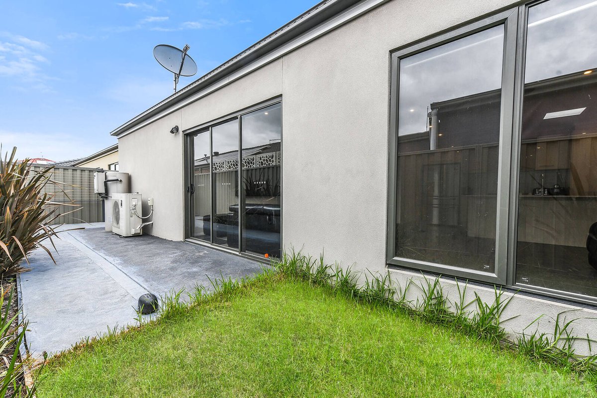 25 Brittle Gum Road Cranbourne East - Residential for sale