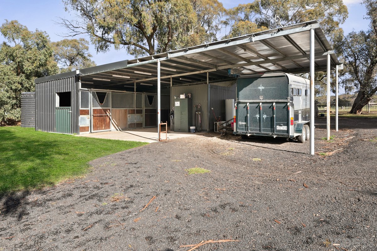 25 Diggings Road Willowmavin - Residential for sale