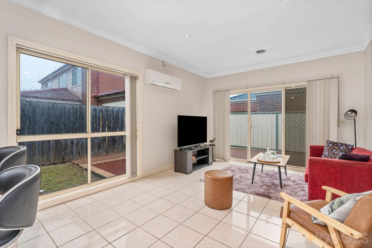 2 / 5 Gill Place Hoppers Crossing - Residential for sale