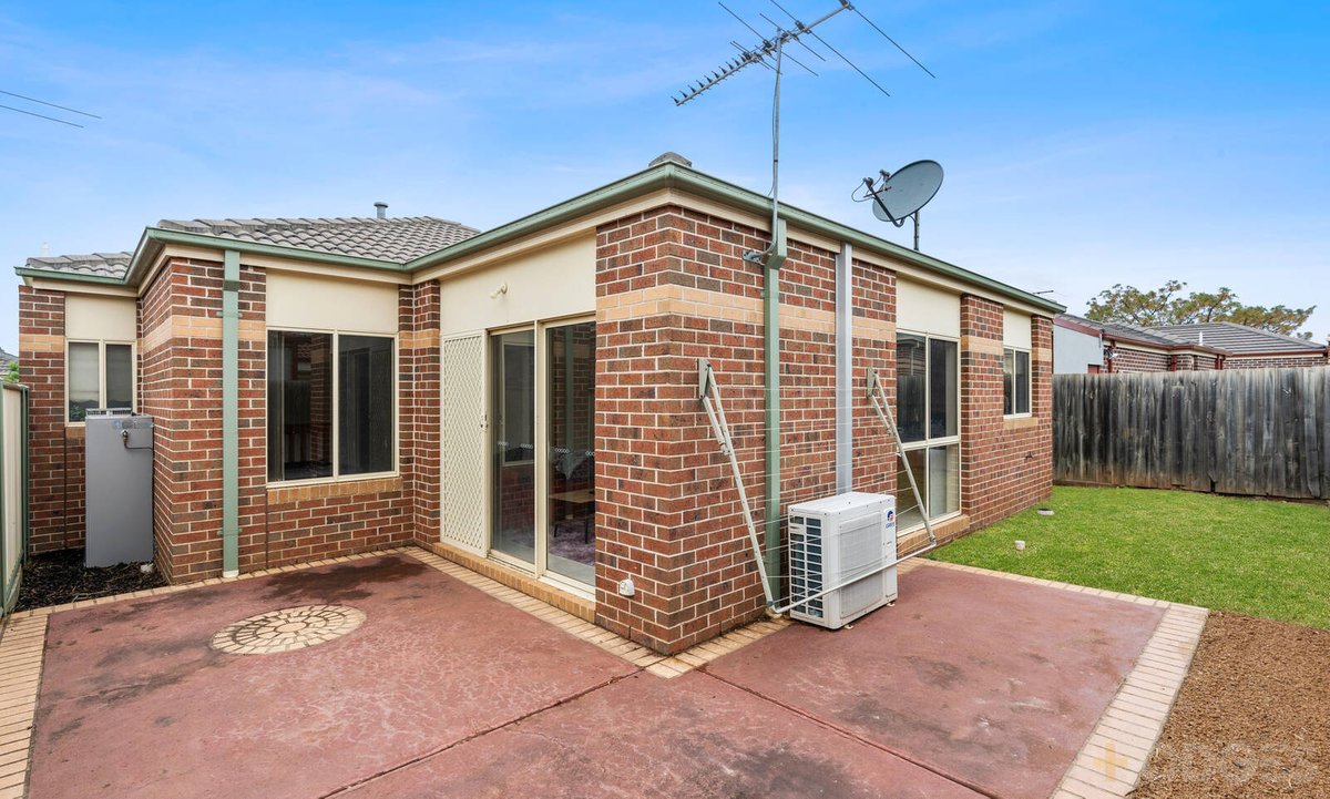 2 / 5 Gill Place Hoppers Crossing - Residential for sale