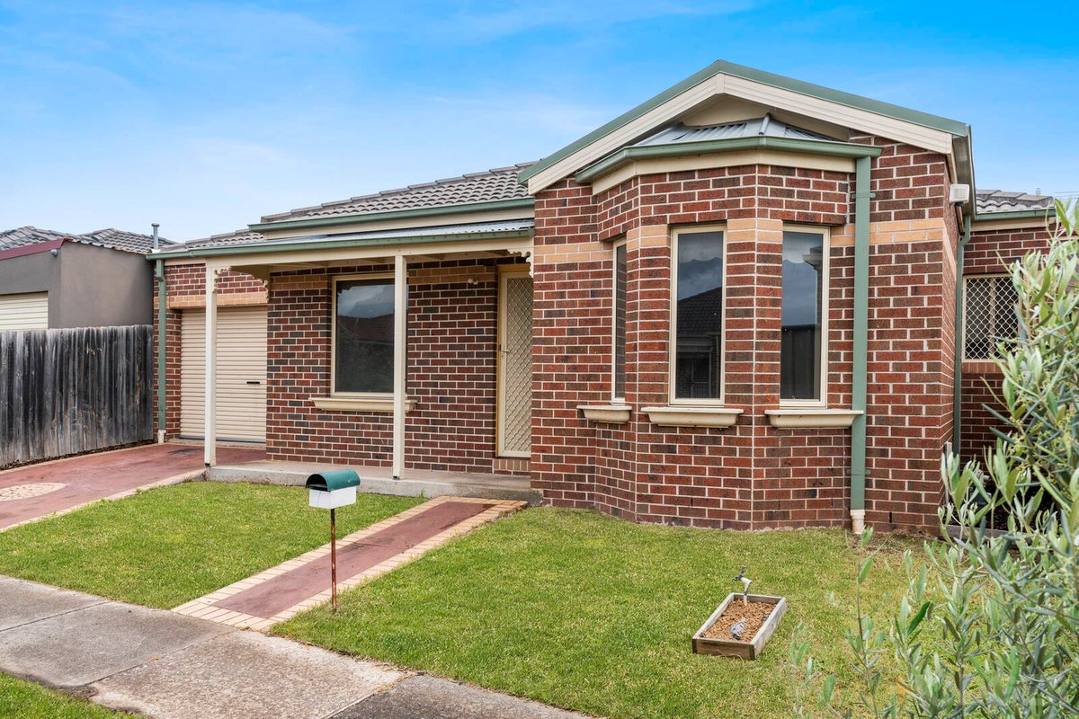 2 / 5 Gill Place Hoppers Crossing - Residential for sale