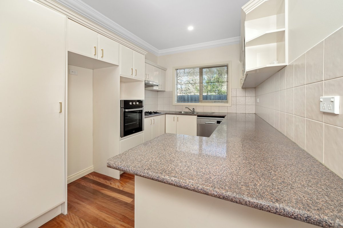 2 / 5 Hastings Street HAMPTON - Residential for lease