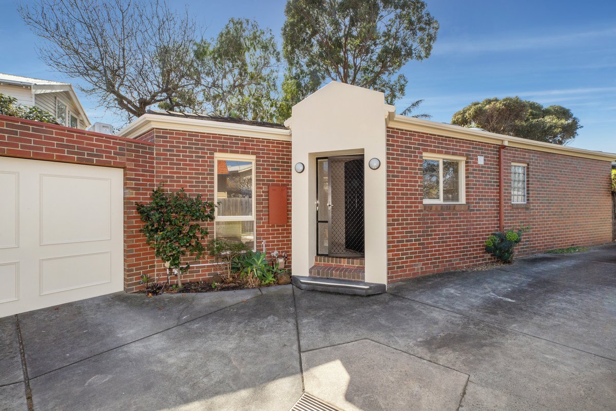 2 / 5 Hastings Street HAMPTON - 2 bedroom property