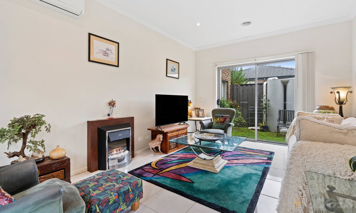 2 / 5 Shirley Court Point Cook - Residential for sale