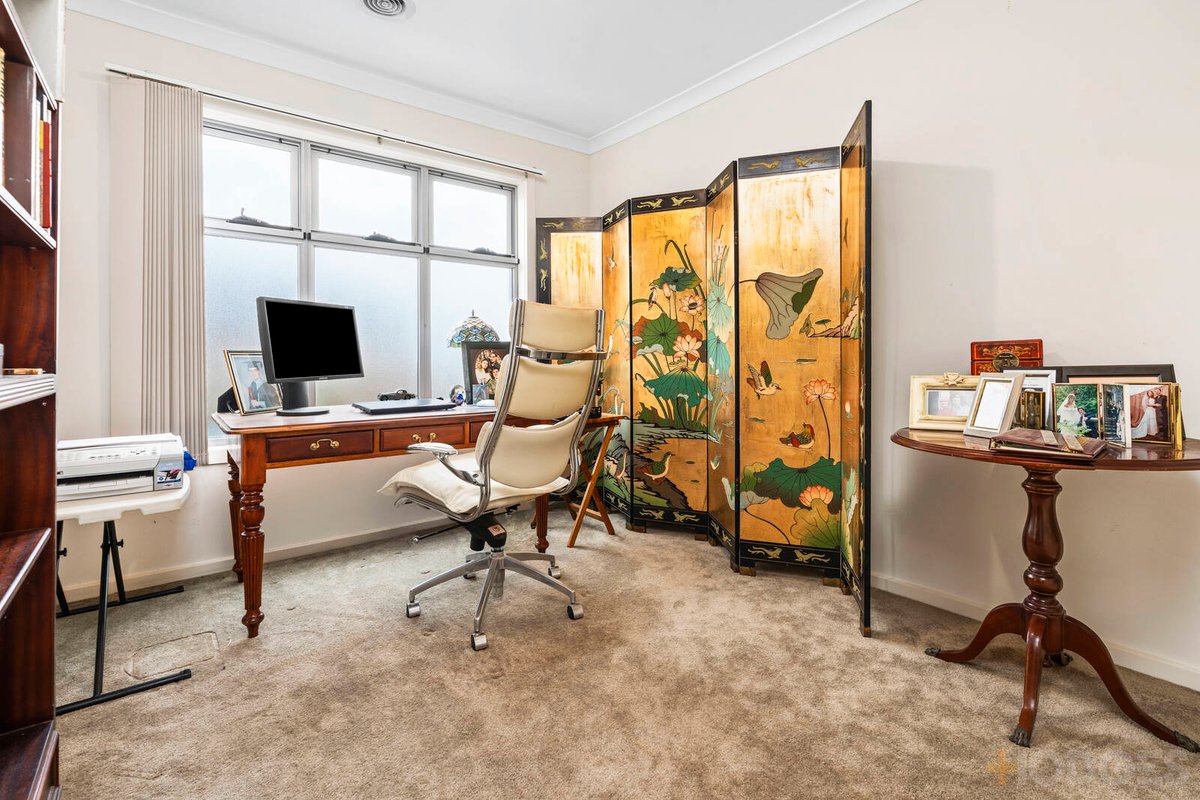 2 / 5 Shirley Court Point Cook - Residential for sale
