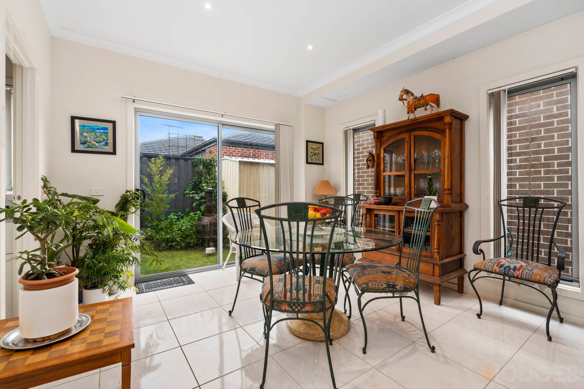 2 / 5 Shirley Court Point Cook - Residential for sale