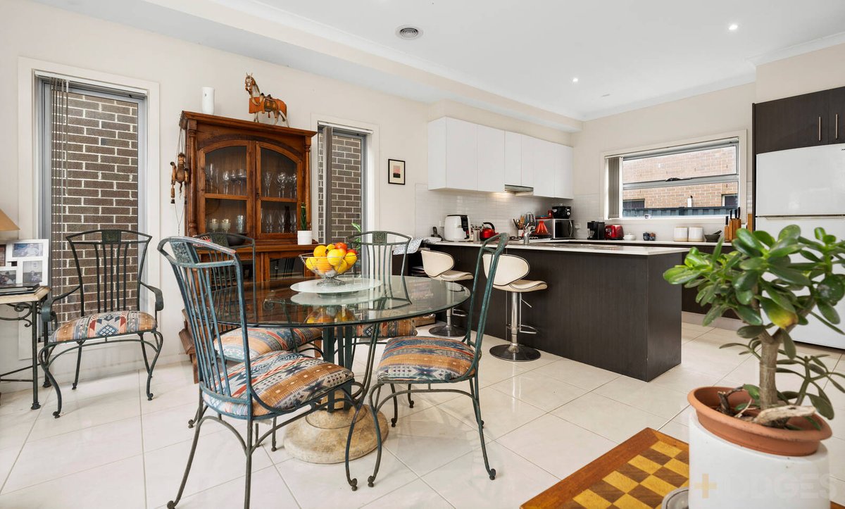 2 / 5 Shirley Court Point Cook - Residential for sale