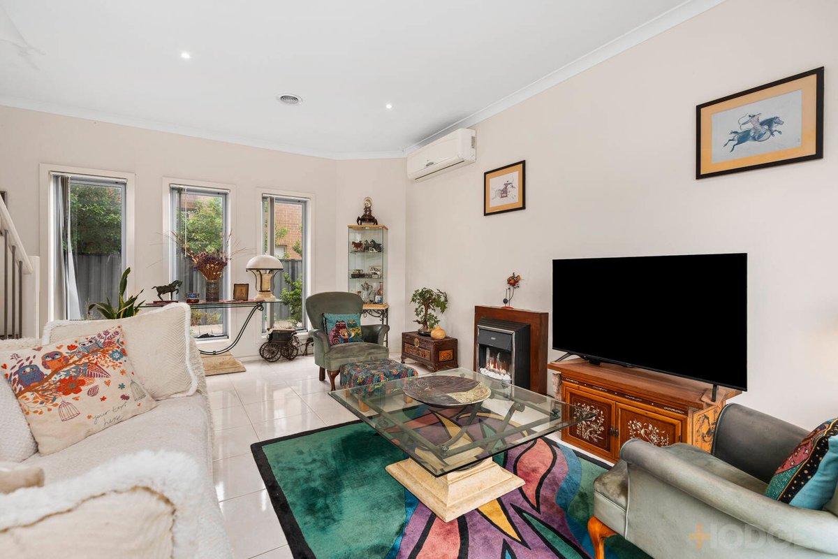 2 / 5 Shirley Court Point Cook - Residential for sale