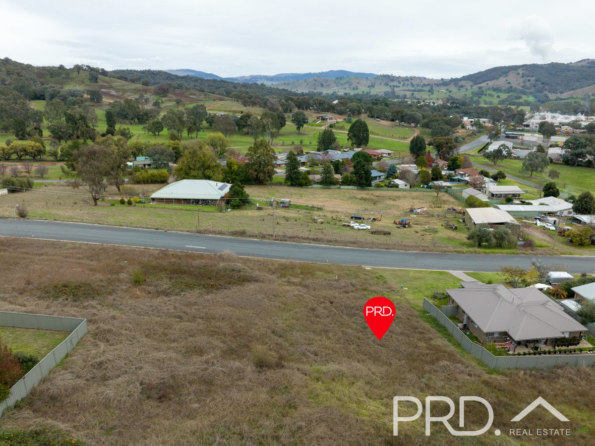 26 Booral Avenue, TUMUT NSW 2720
