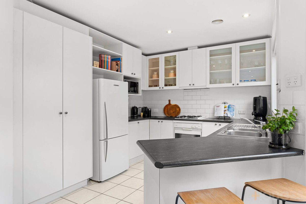 2 / 6 Flowerdale Road Hampton East - Residential for sale