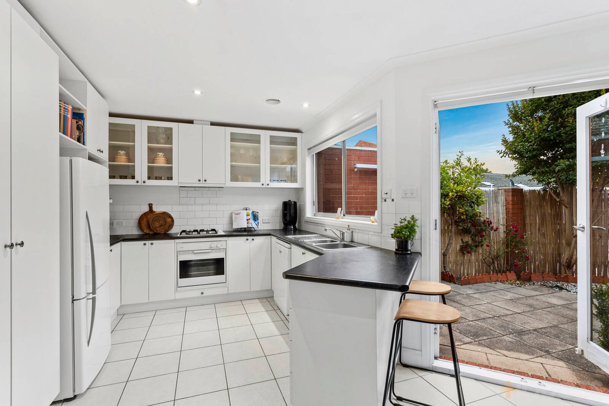 2 / 6 Flowerdale Road Hampton East - Residential for sale