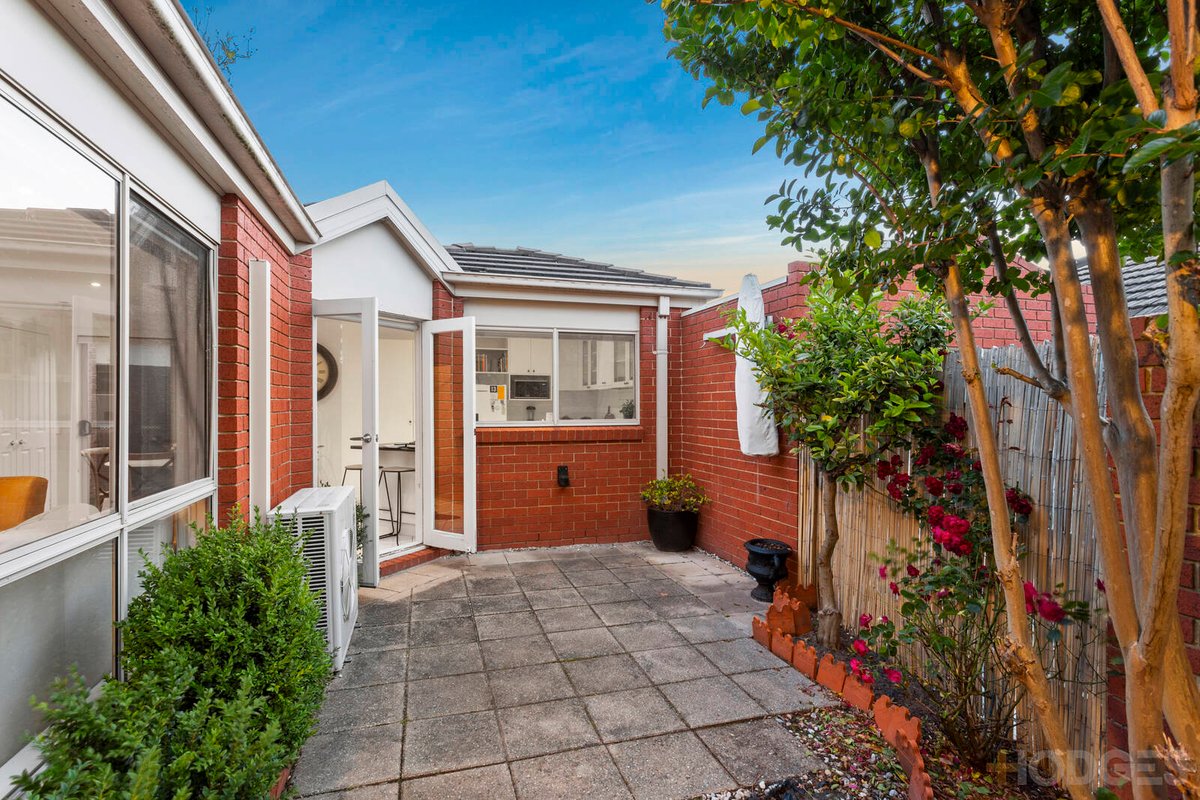 2 / 6 Flowerdale Road Hampton East - Residential for sale