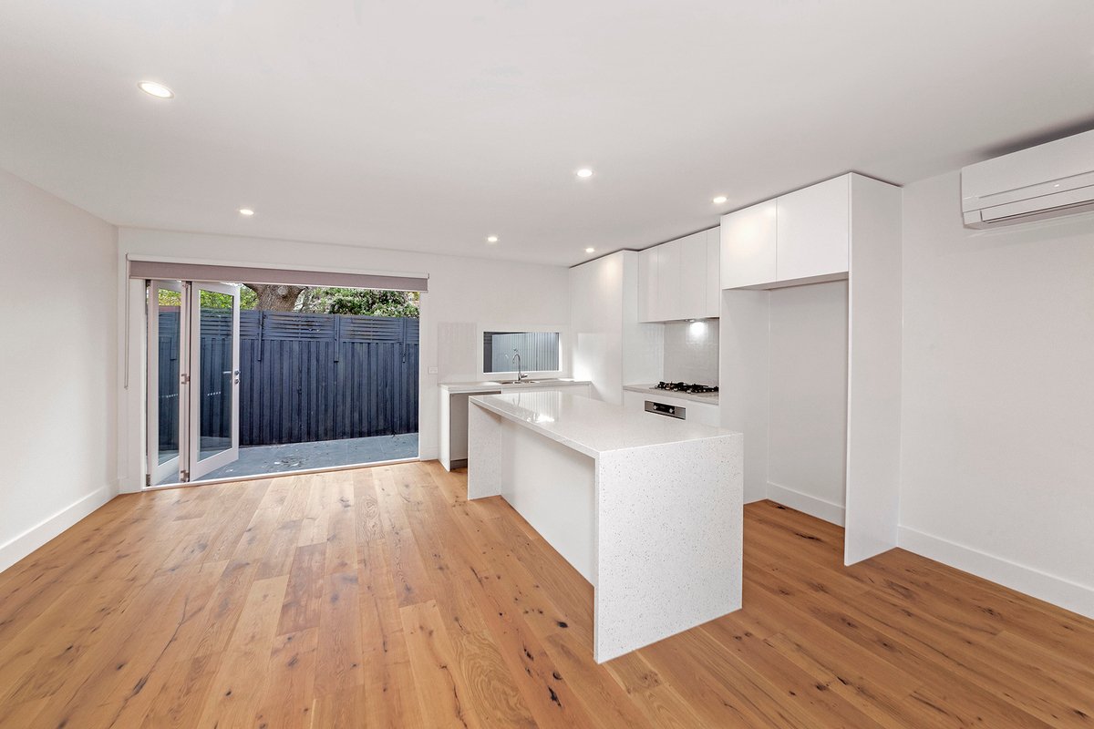 2 / 6 Heather Grove Black Rock - Residential for lease