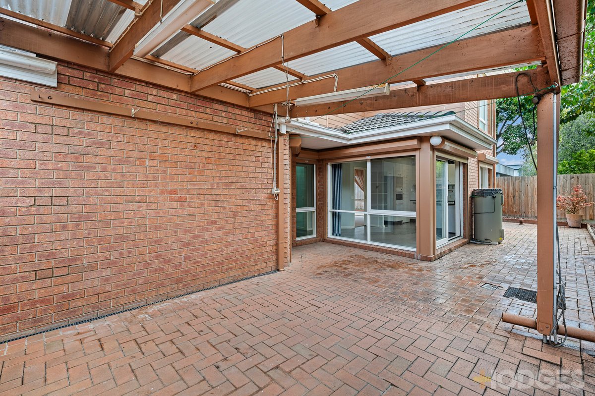 2 / 6 Winston Drive Caulfield South - Residential for sale